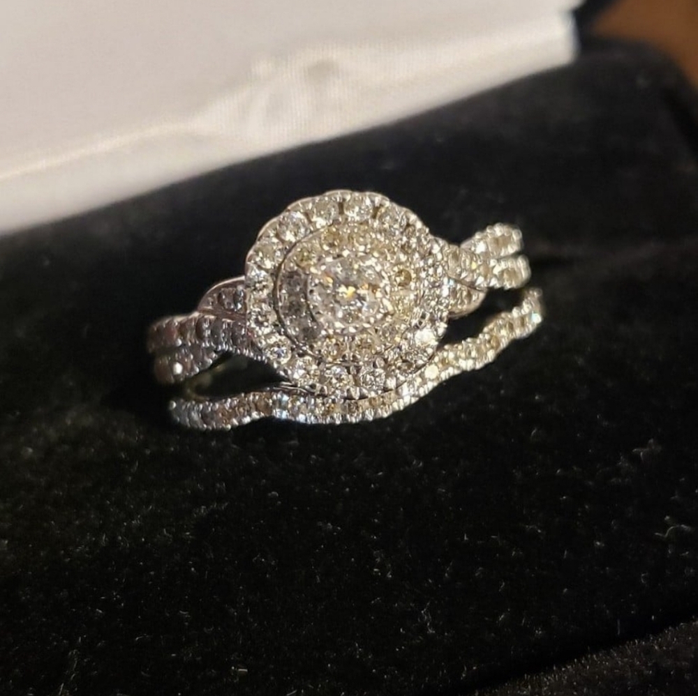 Eye catching♥️1 Ctt diamond bridal ring set 10k gold